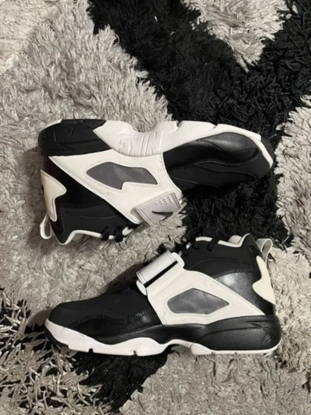 Nike Air Diamond Turf Black 309434-021 Men's Size 10 Deion Sanders